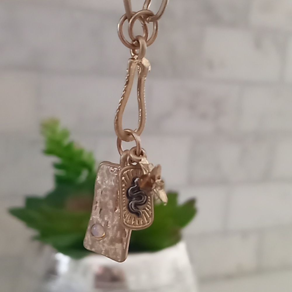 Universal thread necklace - Picture 3 of 6